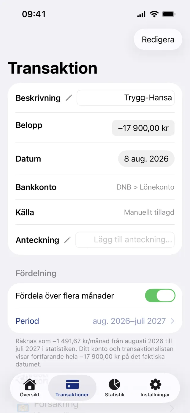 En försäkringsbetalning på 17 900 kronor på transaktionsskärmen, med Fördela över flera månader påslaget och raden Period satt till aug. 2026 till juli 2027